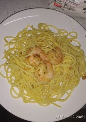 A picture of Garlic spaghetti sauce.