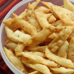 Namak pare A picture of Namak pare.