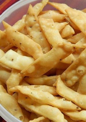 A picture of Namak pare.