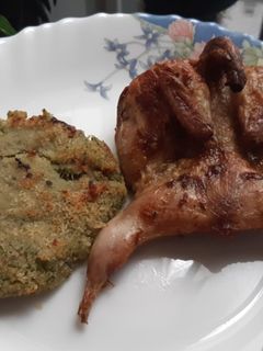 Una foto de Hamburguesa ligera de brócoli con codorniz a la mostaza, todo en airfryer