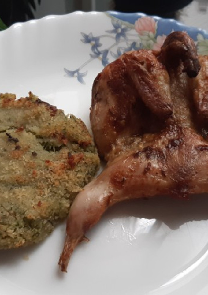 Una foto de Hamburguesa ligera de brócoli con codorniz a la mostaza, todo en airfryer