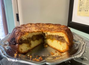 Une photo de Gâteau à la rhubarbe et sucre de prunes