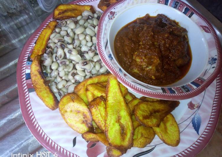 Fried plantain,boiled beans and fish stew