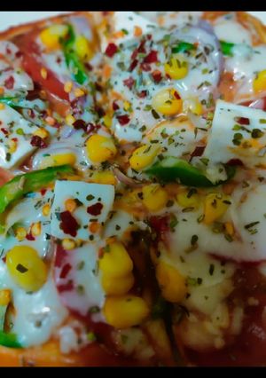 पिज़्ज़ा (Pizza recipe in hindi) रेसिपी मुख्य फोटो