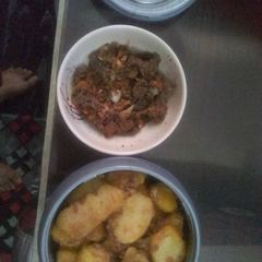 A picture of Yam and fried meat.