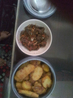 A picture of Yam and fried meat.