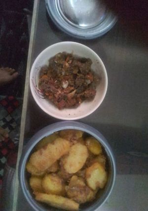 A picture of Yam and fried meat.