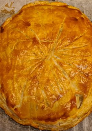 Une photo de Galette à la crème frangipane facile