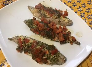 Une photo de Filets de maquereaux ail tomates et persil d'algues