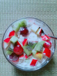 Hình của món Yến mạch trộn trái cây.