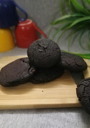A picture of Chocolate Flat Cookies.