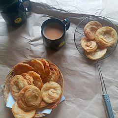 A picture of Seven layered puris.