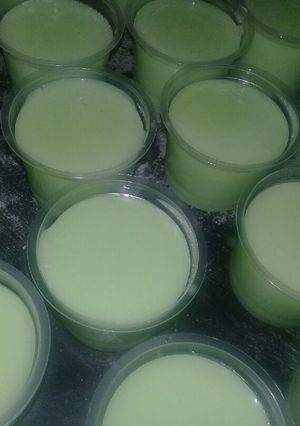 Foto resep Puding cuup,paling praktis pakek botol kecil.dan pakek sedotan