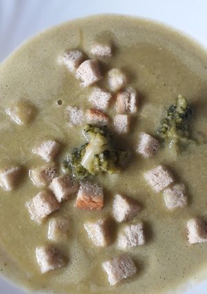 Brokkoli krémleves recept fotója