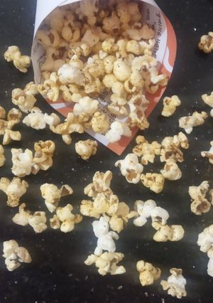 પેરી પેરી પોપકોર્ન(Peri peri popcorn Recipe in Gujarati) રેસીપી મુખ્ય ફોટો