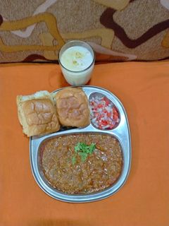 પાવભાજી(pav bhaji recipe in gujarati) રેસીપી મુખ્ય ફોટો