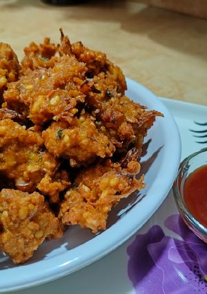 उडदमुगाचे पकोडे (Udad Mungache Pakode Recipe In Marathi) रेसिपी चे मुख्य फोटो 