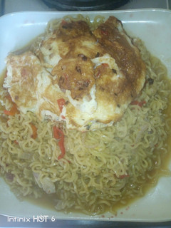 Indomie da kwai ainihin hoton girkin