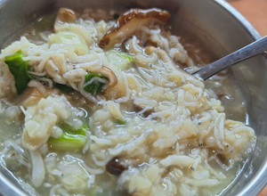 香菇吻仔魚粥 的食譜成品照片