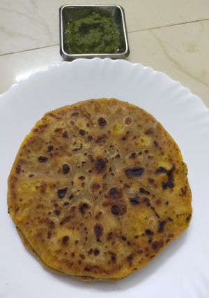 A picture of Aloo Paratha.