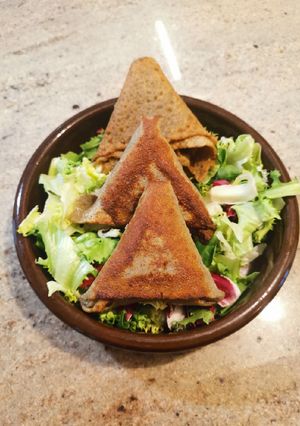 Une photo de Samosa de galette de sarrasin