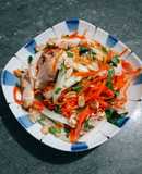 Nộm thịt gà hành tây