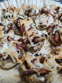 Una foto de Champiñones rellenos de bacon y queso en Airfryer o en Horno