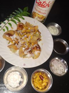 सूजी कचौरी चाट (Suji kachori chaat recipe in Hindi) रेसिपी मुख्य फोटो