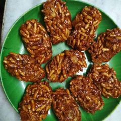 A picture of Sweet oats chikki.