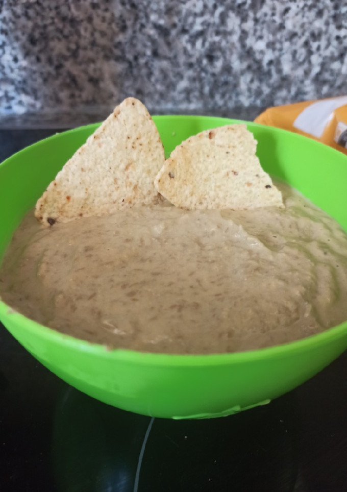 Una foto de Hummus de lentejas Mambo