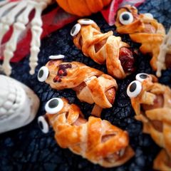 A picture of Mummy Sausage Rolls.