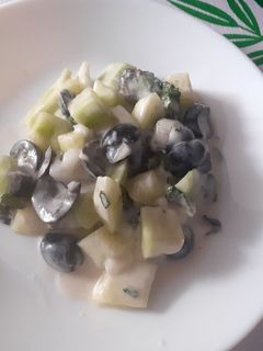 Una foto de 🥗Ensalada de pepino con yogur🥒