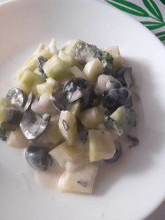 Una foto de 🥗Ensalada de pepino con yogur🥒