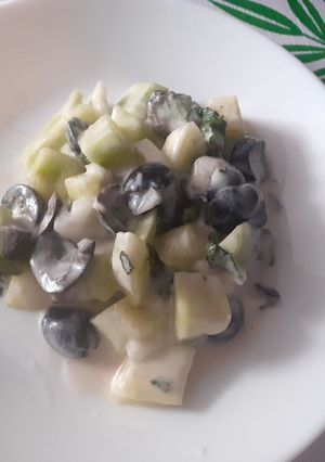 Una foto de 🥗Ensalada de pepino con yogur🥒