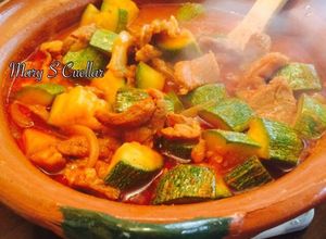 Una foto de Carne de Cerdo con Calabacitas💖💖