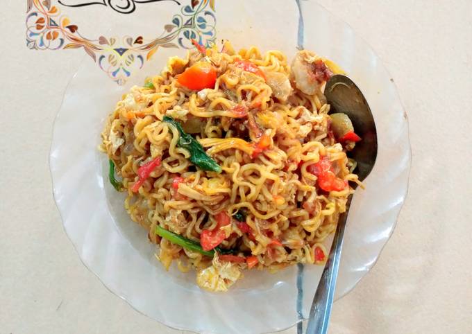 Resep Indomie Goreng Nyemek Oleh Mommy Gilbran Cookpad