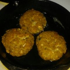 A picture of Salmon Patties.