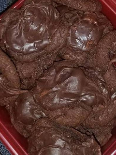 A picture of Chocolate covered cherry cookies.