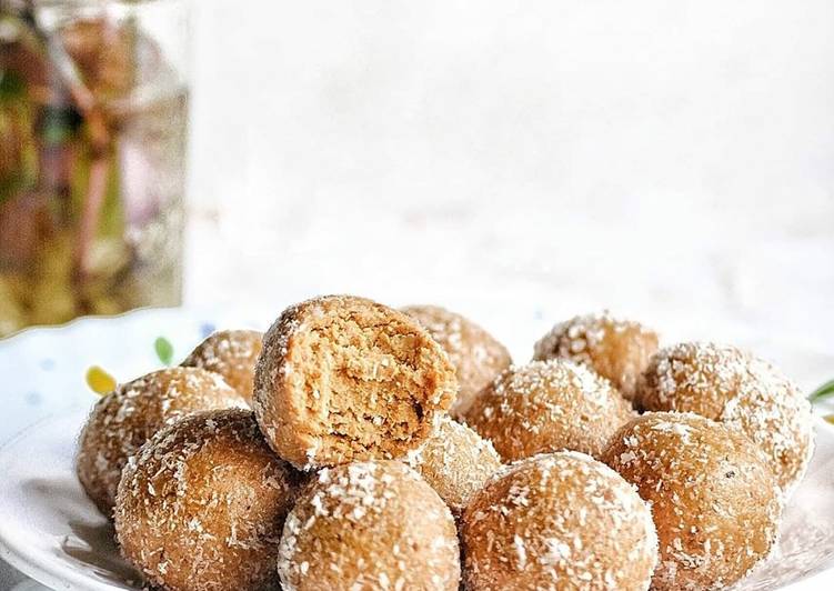 How to Make Homemade Peanut Coconut Ladoos