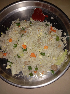 சிம்பில் ப்ரைட் ரைஸ் (Simple fried rice recipe in tamil) செய்முறை முக்கிய புகைப்படம்