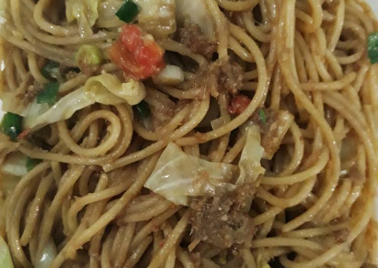 Langkah Mudah untuk Menyiapkan Spaghetti Goreng Bumbu Ebi Anti Gagal