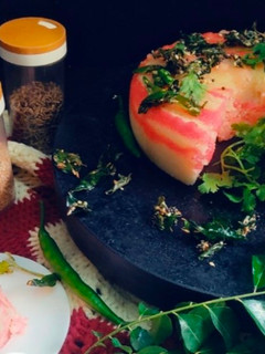 मार्बल सूजी ढोकला (Marble suji dhokla recipe in hindi) रेसिपी मुख्य फोटो