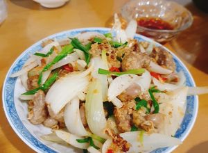 Hình của món Bao tử cá basa xào hành tây.