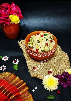 साबुदाणा खिचडी (sabudana khichdi recipe in marathi) रेसिपी चे मुख्य फोटो 