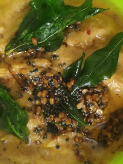 உளுத்தம்பருப்பு சட்னி (Ulunthamparuppu chutney recipe in tamil) செய்முறை முக்கிய புகைப்படம்
