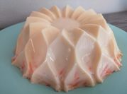 Una foto de gelatina de piña en almíbar