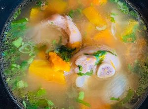 Hình của món Canh bí đỏ giò heo.