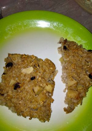 Foto di Torta di fiocchi d'avena con mele e uvetta