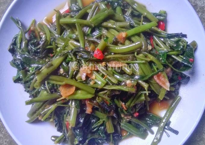 Tumis Brambang Asem Kangkung Pedas