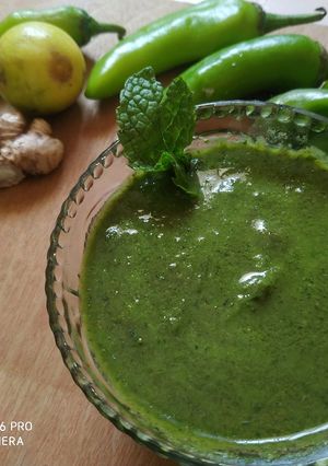 धनिया फुदीना चटनी(dhaniya pudina chutney recipe in hindi) रेसिपी मुख्य फोटो